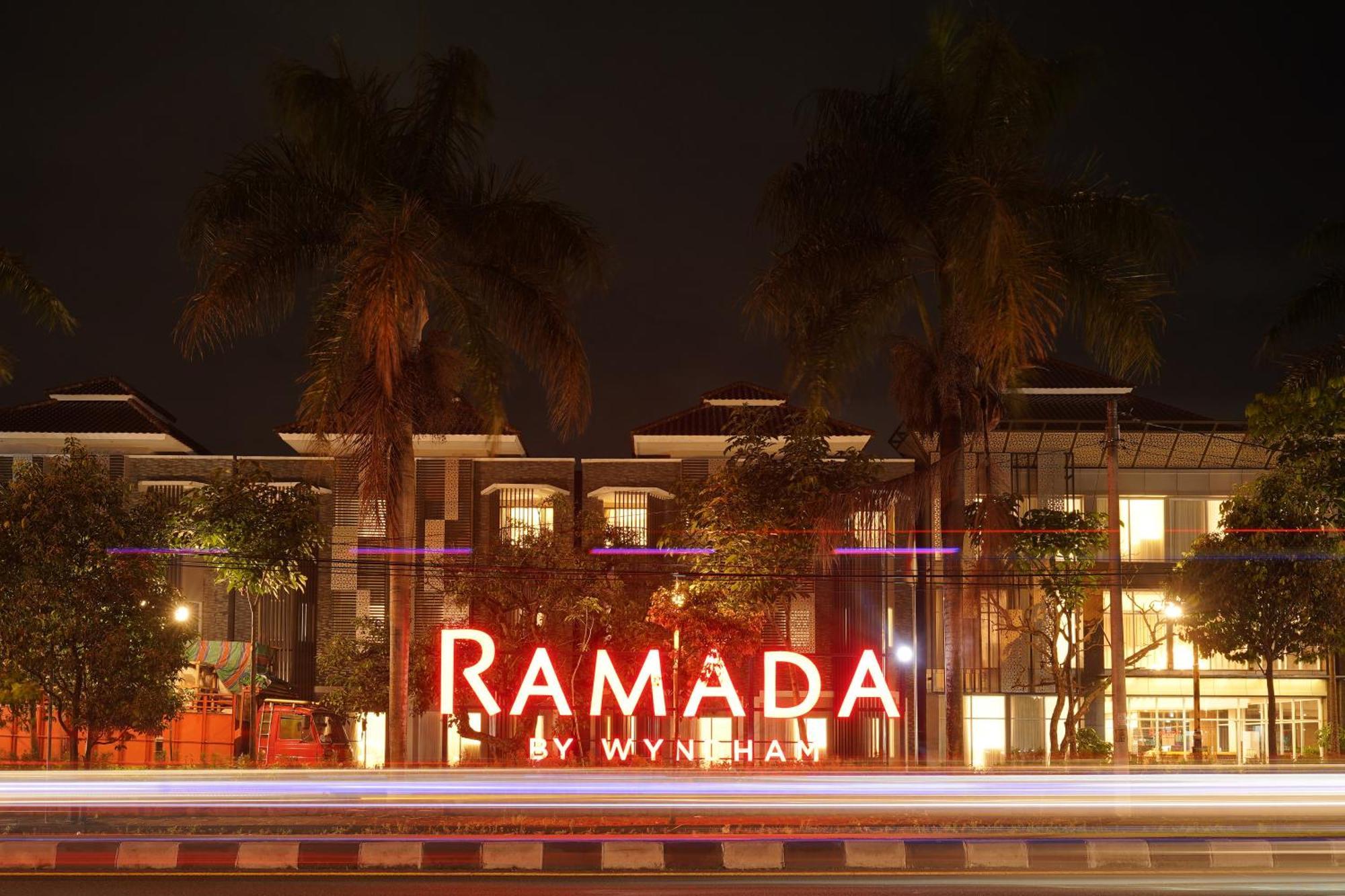Ramada By Wyndham Yogyakarta Hotel Sleman  Exterior photo